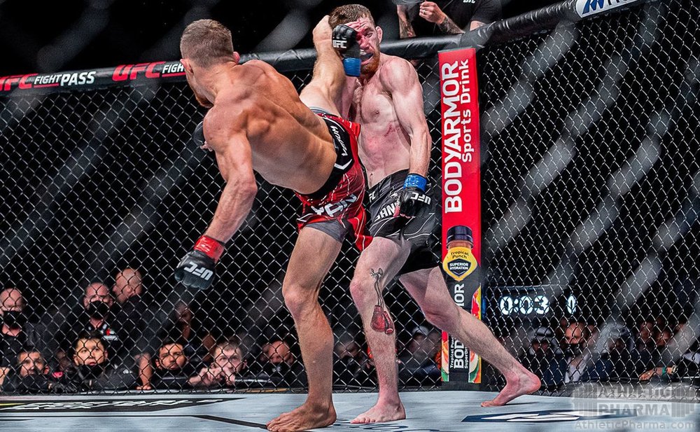 Петр Ян бьет Кори Сандхагена